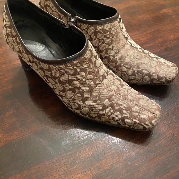 Ankle booties - Picture 2 of 2